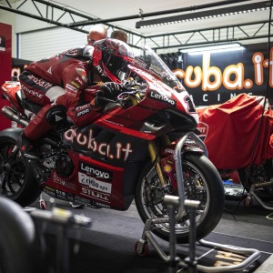 Nicolò Bulega e la Ducati Panigale V4R 